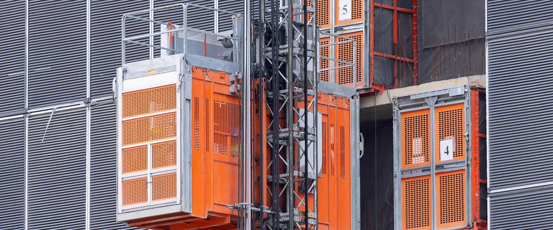 Operate Personnel & Materials Hoist course banner